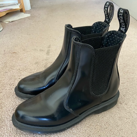 flora chelsea boot